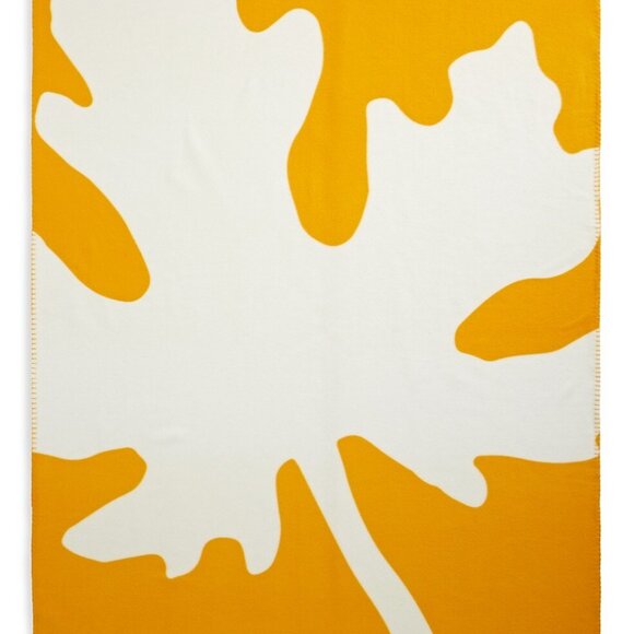 CANADA Hudson Bay HBC Blanket Canadian Mapleleaf Polar Fleece Throw Gold /White - Picture 7 of 7